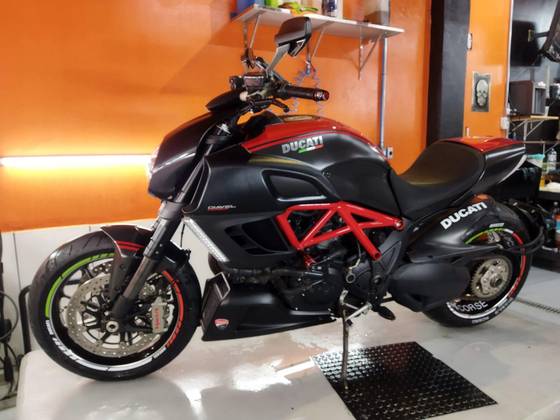 DUCATI DIAVEL CARBON DUCATI DIAVEL CARBON